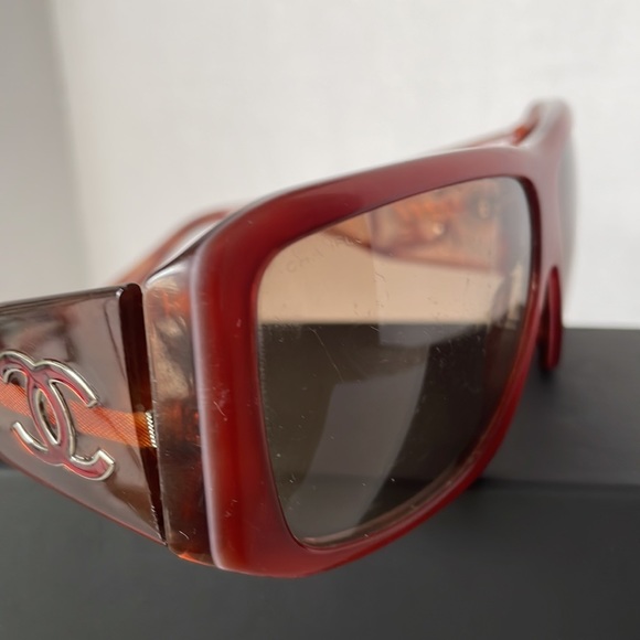 Authentic Chanel Sunglasses. - Picture 3 of 15